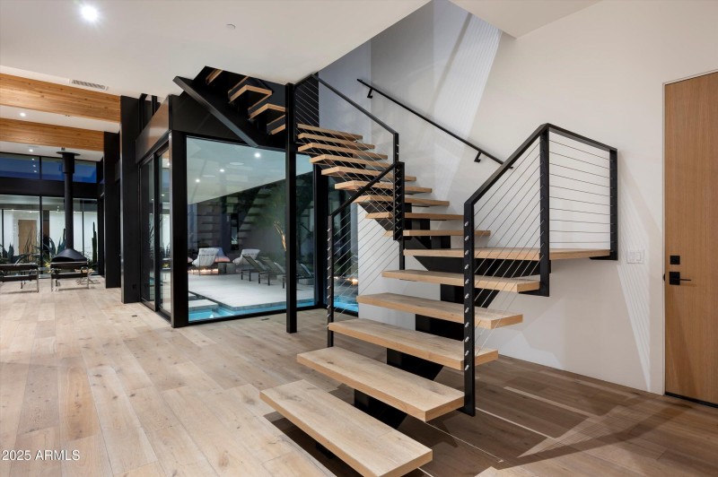 Flowing staircase