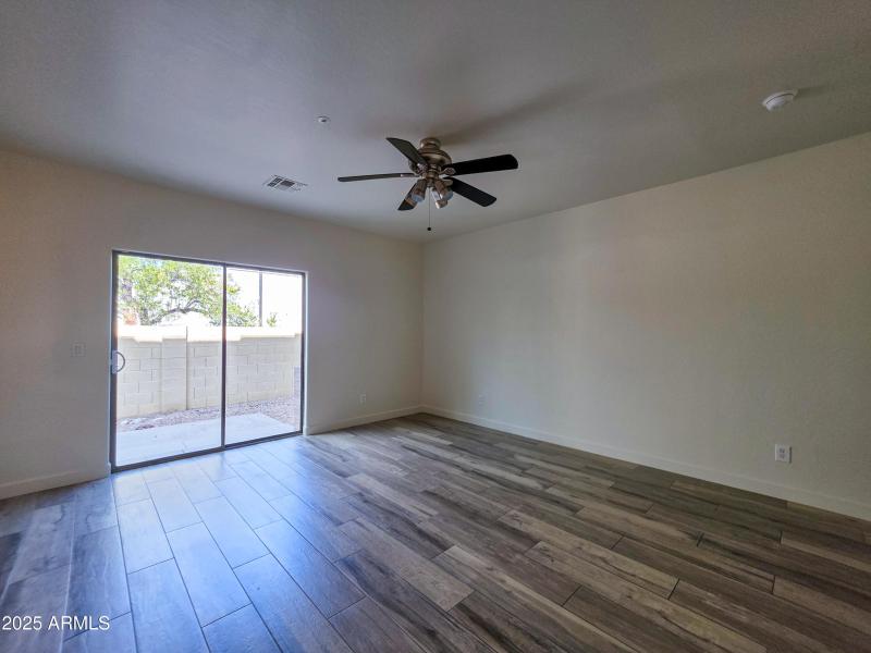 Dining room 15818 N 25th St #129-08