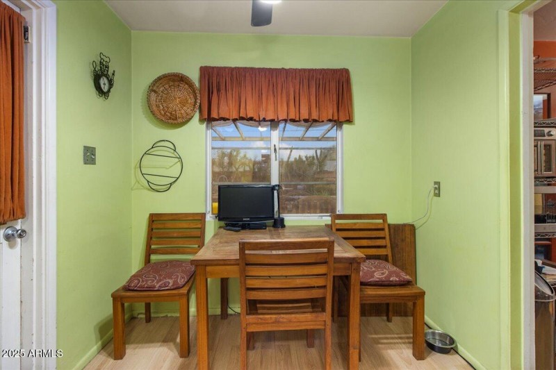 17-Breakfast Area