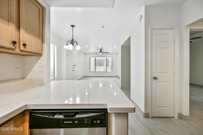 15-4925EDCA149-ocupix