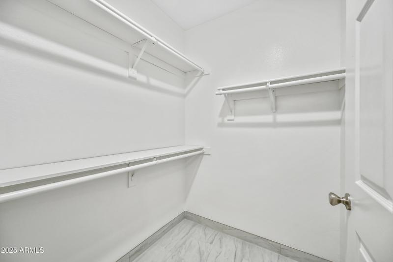 19-4925EDCA149-ocupix