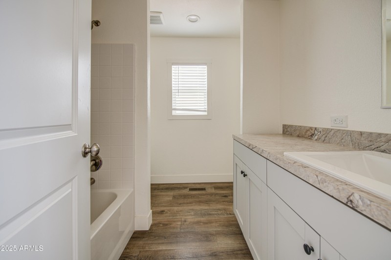 Bathroom 2-pic 1