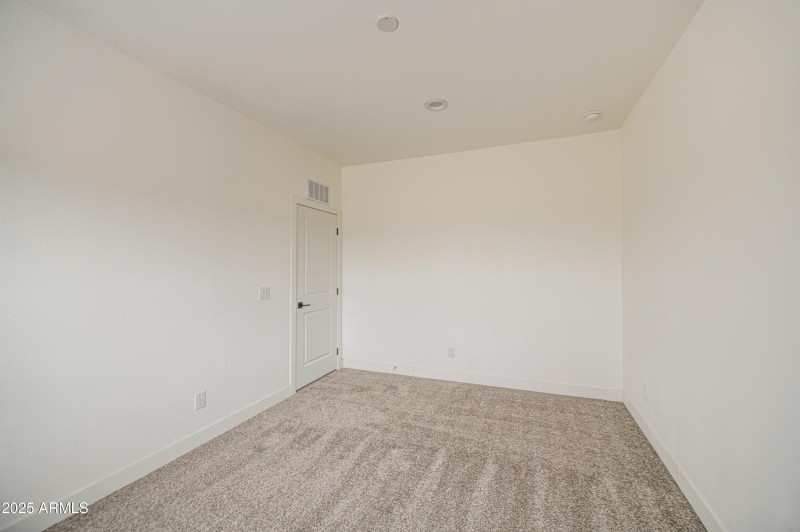 Bedroom 4-pic 2