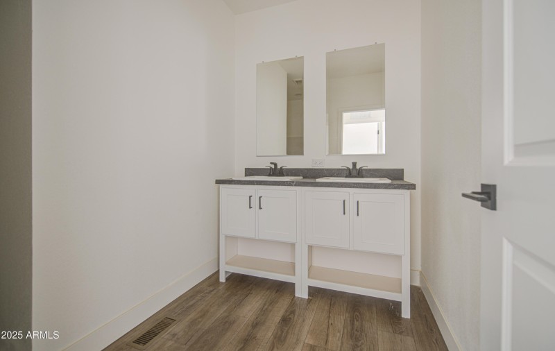 Bathroom 2-pic 1