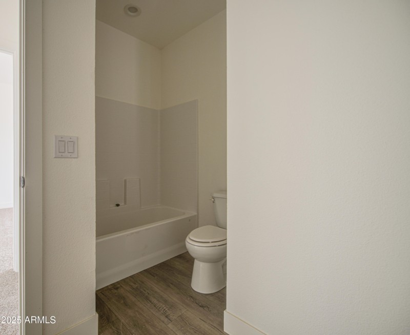Bathroom 2-pic 2