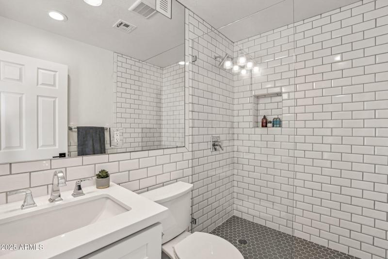 2nd Bedroom with Ensuite Bathroom