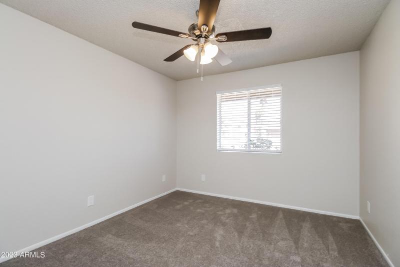 026-photo-bedroom-13143691