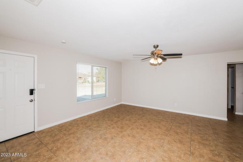 017-photo-living-room-12308975