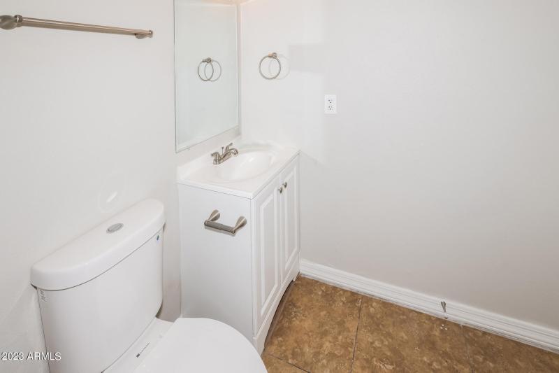 029-photo-bathroom-12308974