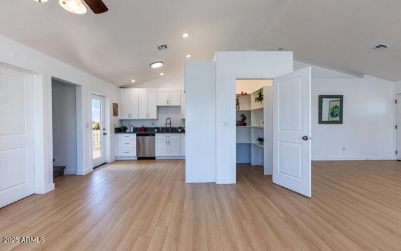 502 1100 West Street W MLS-20