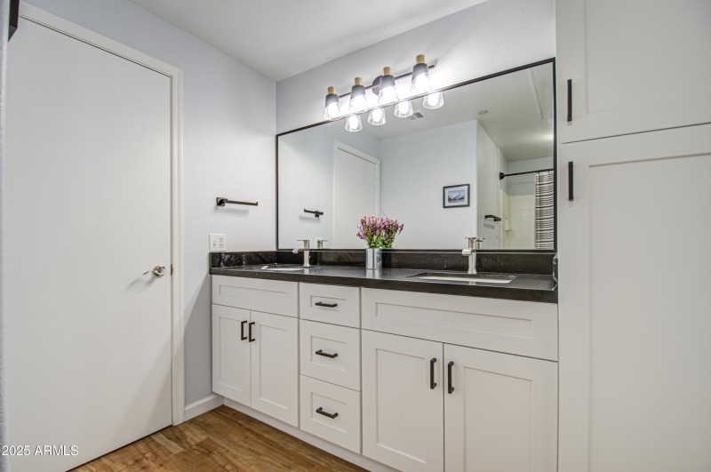 Bathroom 2-pic 2