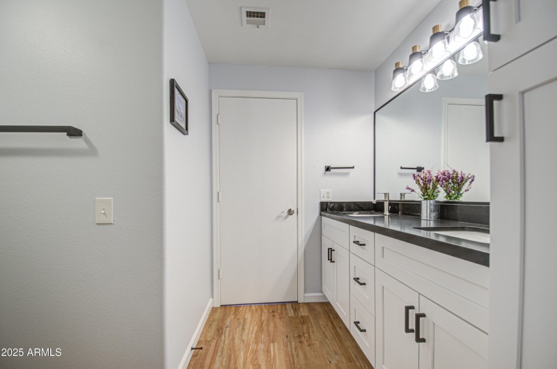 Bathroom 2-pic 1