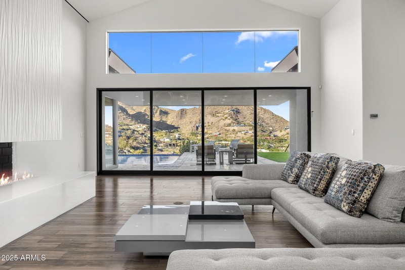 19living room with mountain views
