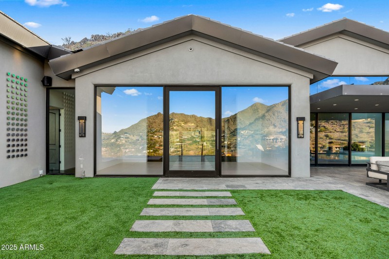 06 front entrance