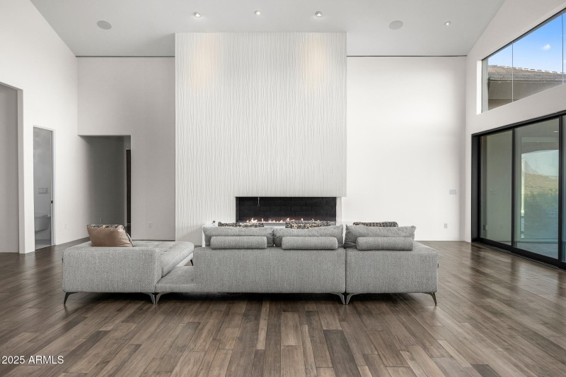 18living room