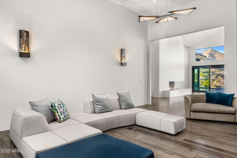24family room