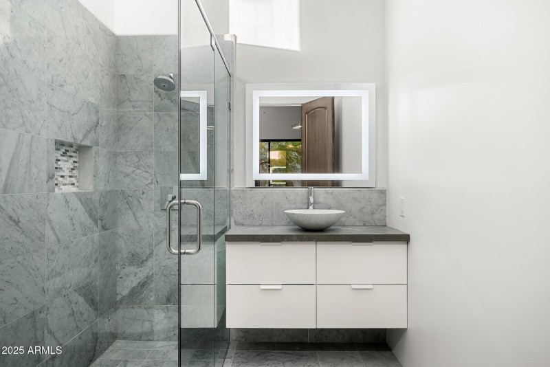 50guest bath2