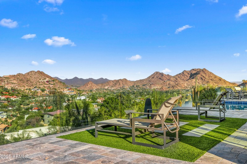 55lounge with mountain views