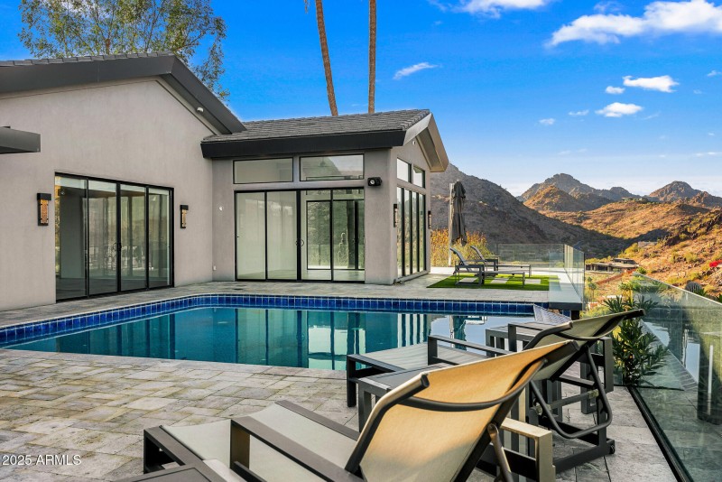 57pool lounge