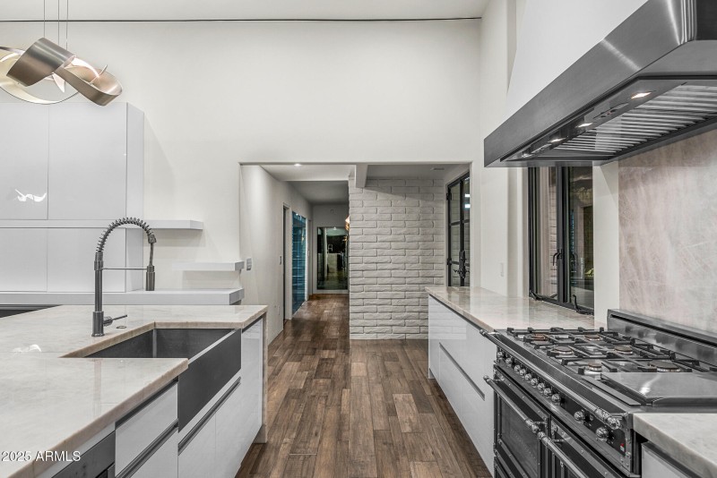 68kitchen_twilight