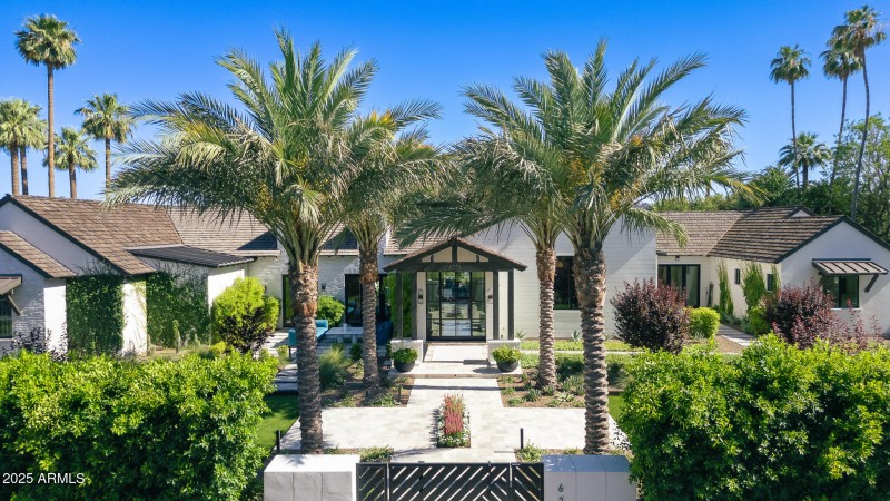 02-private and gated property