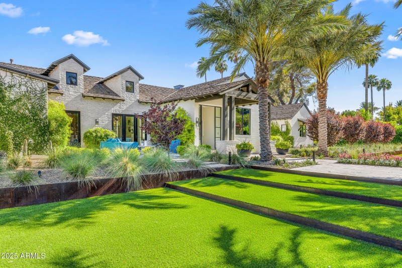 06-front yard
