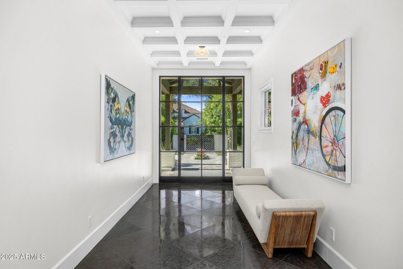11-foyer