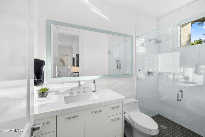 40-guest bathroom1