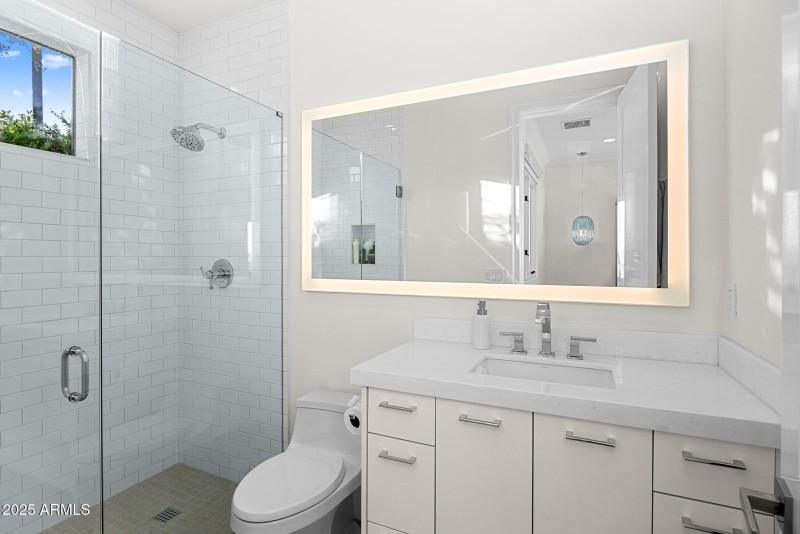 44-guest bathroom3