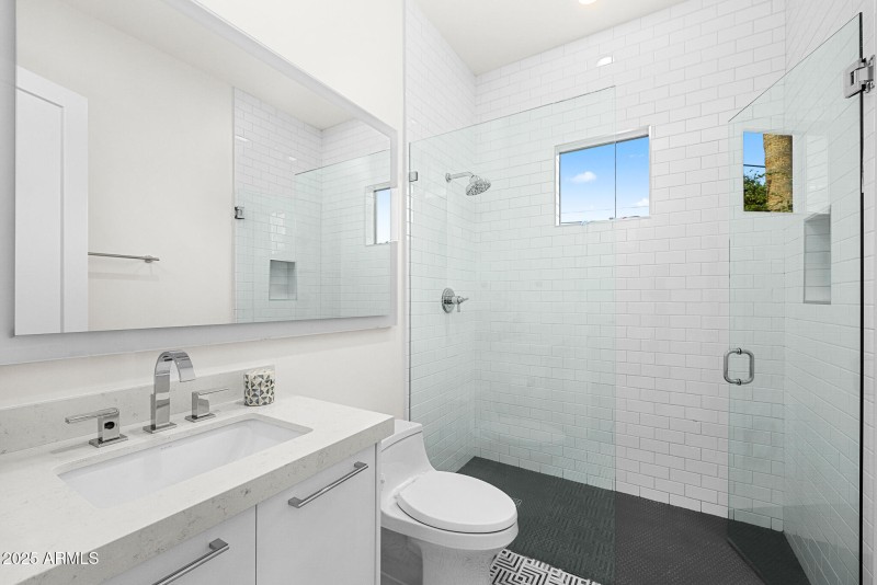 62-casita bathroom