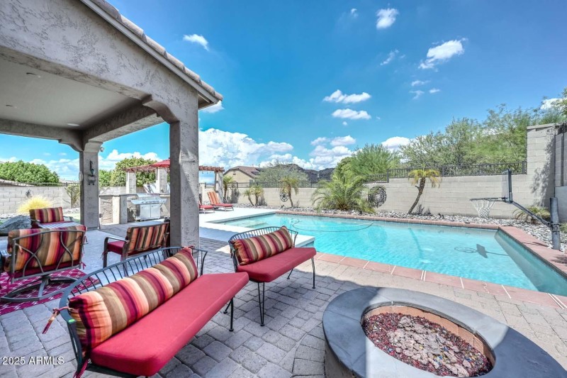 Patio-Pool (1)