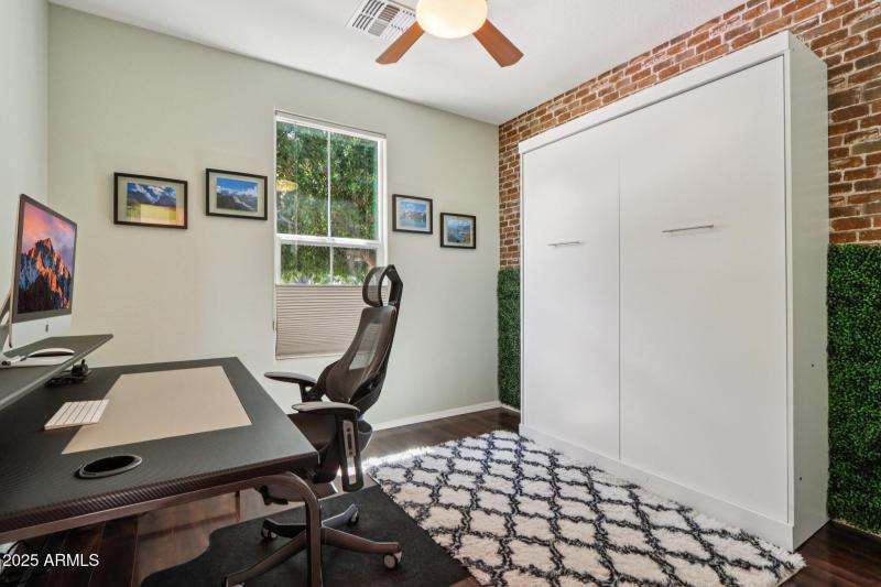 Office/2nd bedroom