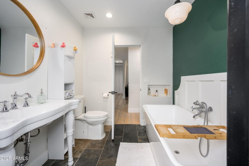 9-web-or-mls-Montebello-17