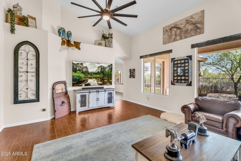 11-web-or-mls-5544 E Dusty Wren Dr 09