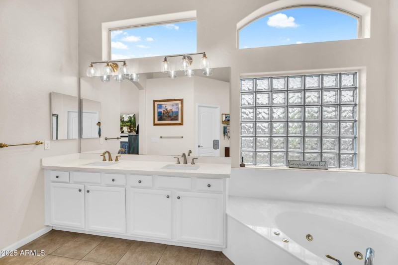 41-web-or-mls-5544 E Dusty Wren Dr 39