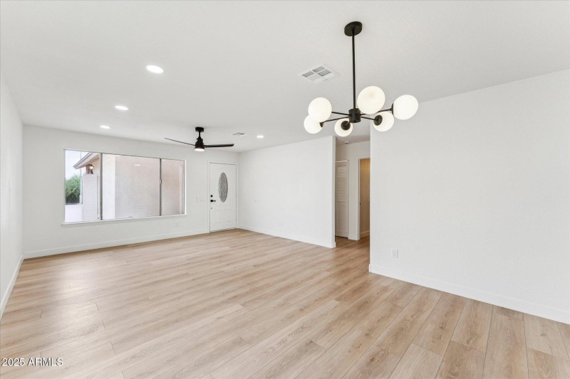 06-005-living-room
