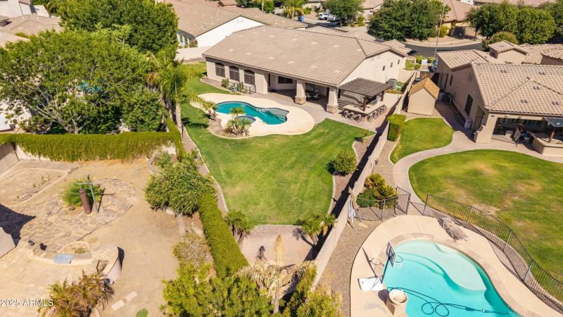 688b66_57 - Reins Drone