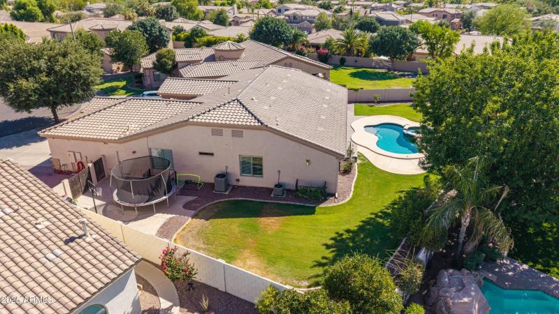 688b66_59 - Reins Drone