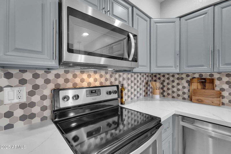 14-web-or-mls-Forest Ave-13