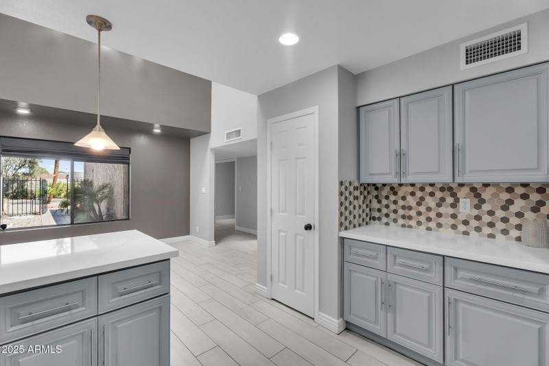 15-web-or-mls-Forest Ave-15