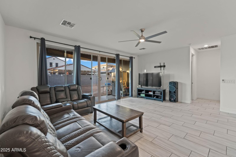 11670 W Parkway Ln Avondale AZ 85323-29