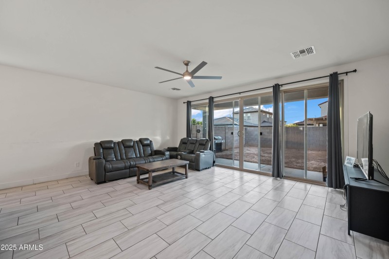 11670 W Parkway Ln Avondale AZ 85323-28