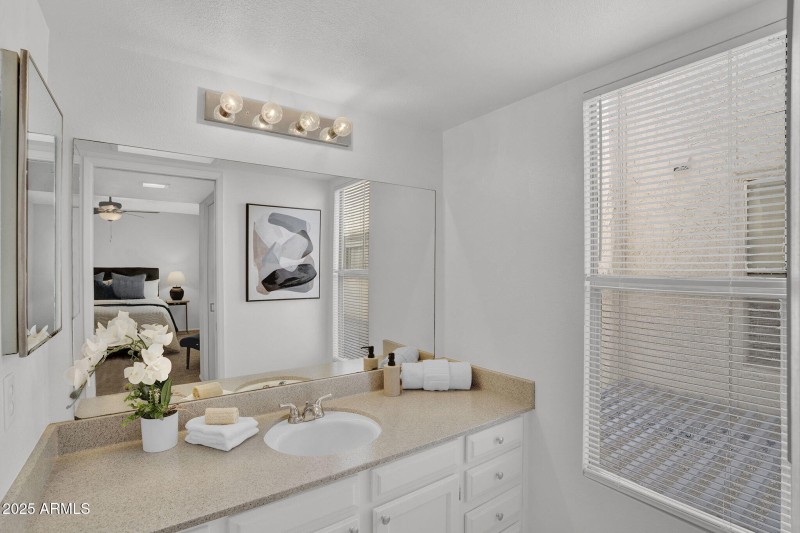 019_19-web-or-mls-21_709