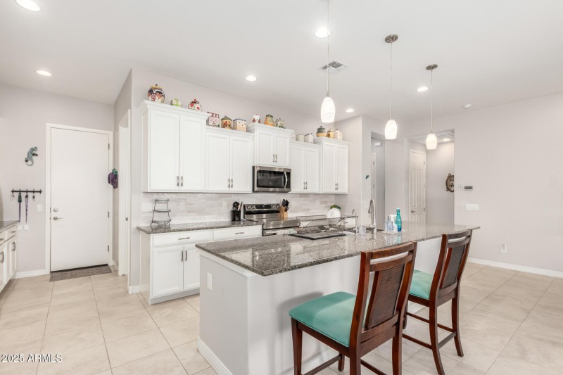 06 Kitchen