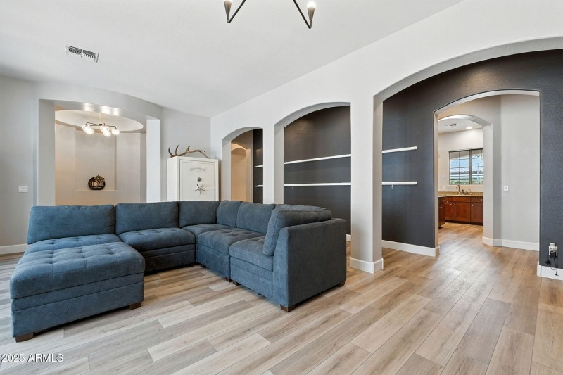 18-web-or-mls-Creekside-18