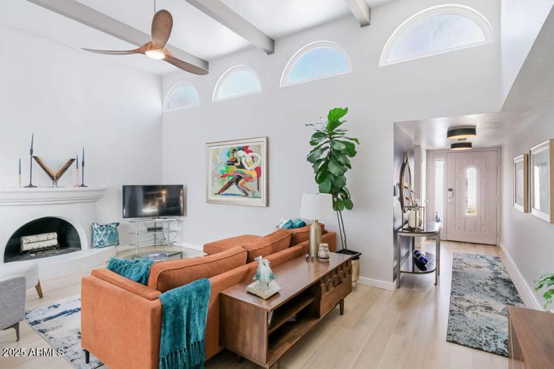 10-LivingRoom