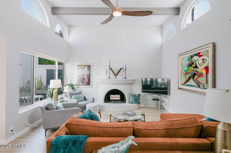 12-LivingRoom
