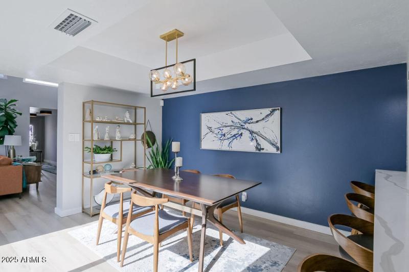 15-DiningRoom