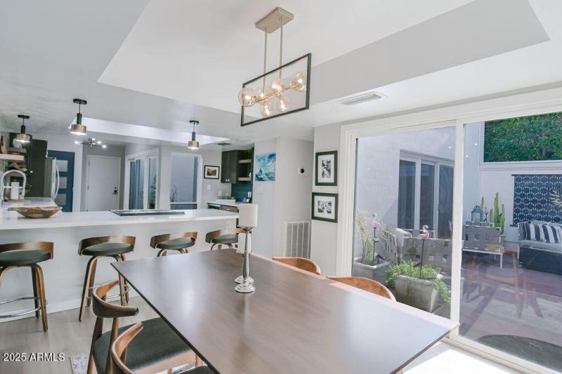 16DiningRoom