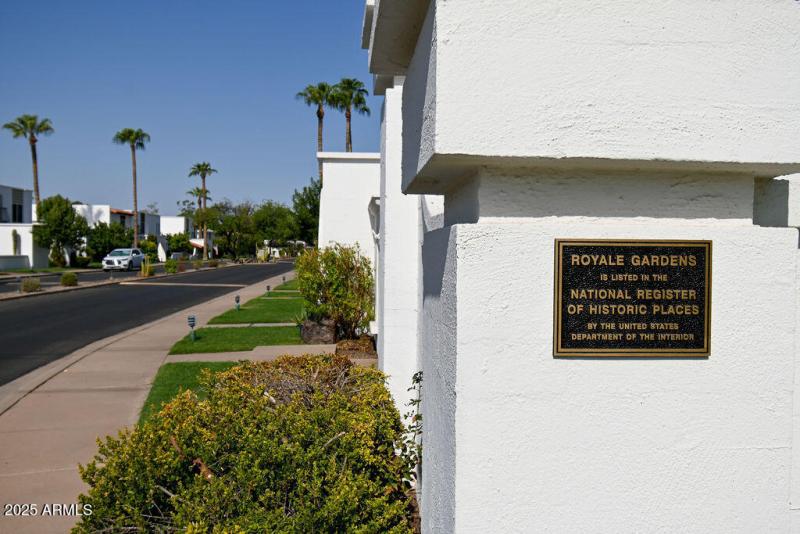 47-HistoricSign